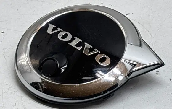 Volvo S60 Manufacturer badge logo/emblem 32337964 AD00424202