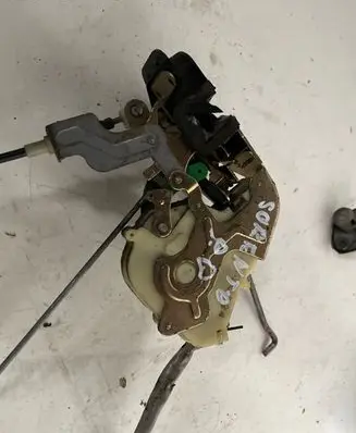 KIA Sorento Front door lock