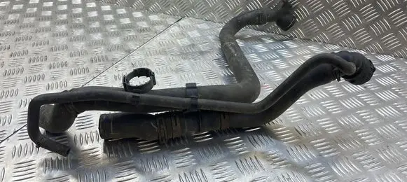 Volkswagen Touran I Engine coolant pipe/hose