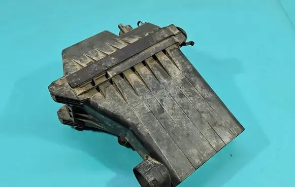 Opel Agila B Air filter box 1370051KA0 IMPRK1563505