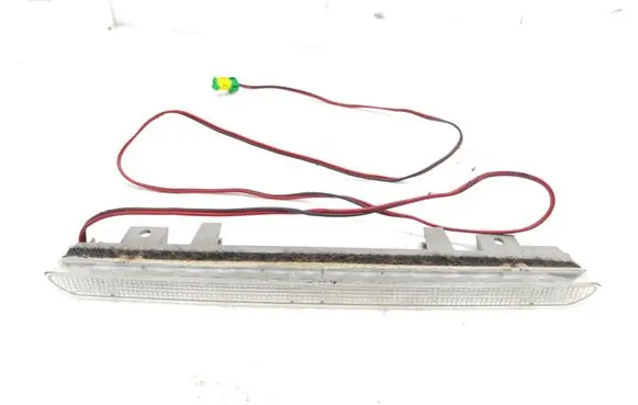 Third/center stoplight