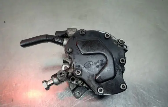 Volkswagen Touareg I Vacuum pump 07Z145209D