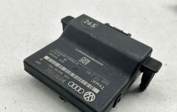 Volkswagen Golf V Gateway control module 1K0907530C 1K0907951 0325T