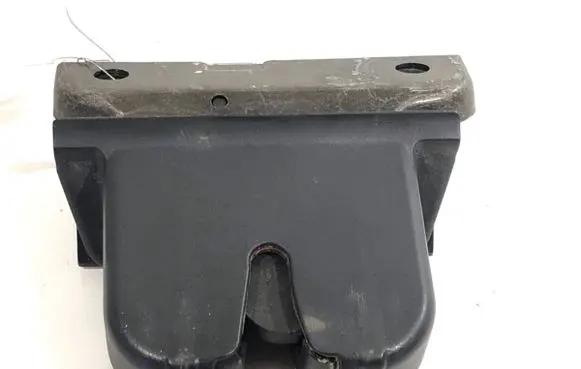 Audi A3 S3 8L Tailgate exterior lock 8L0827520C