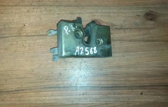 Volkswagen Polo II 86C 2F Front door lock 1918370150 nenutatytas