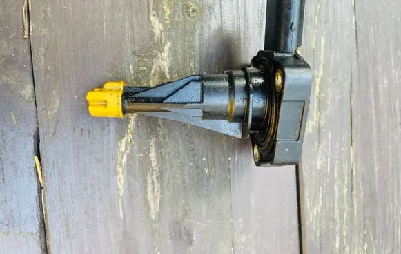 BMW 3 F30 F35 F31 Oil level sensor 8608779