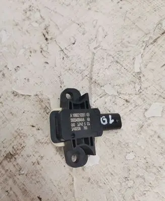 Mercedes-Benz GL X166 Airbag deployment crash/impact sensor A1668210351