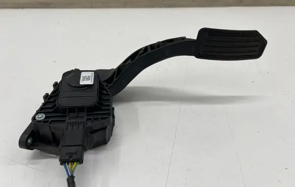 Ford Mondeo MK V Accelerator throttle pedal 9F836CT8UC