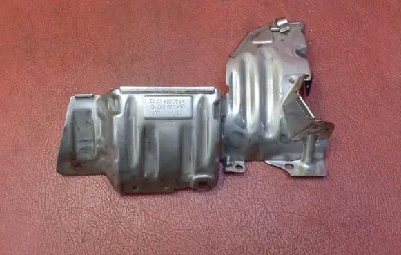 Volkswagen Golf VII Heat shield in engine bay 06K129597C