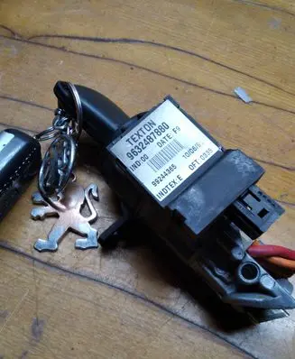 Renault Espace - Grand espace IV Ignition lock 9632487880