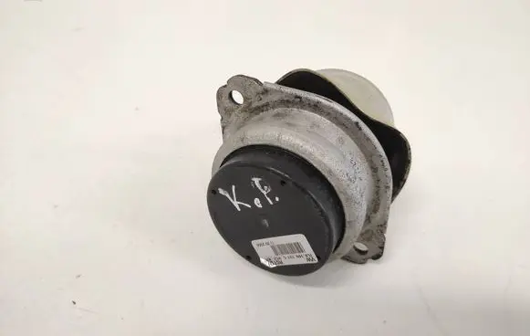 Volkswagen Touareg I Engine mount bracket 7L6199131C
