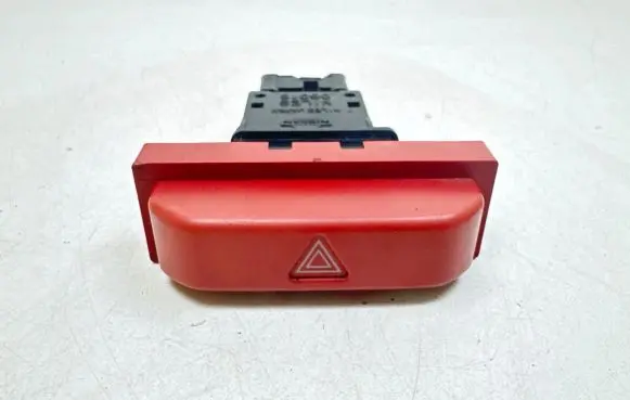 Nissan X-Trail T30 Hazard light switch 06016