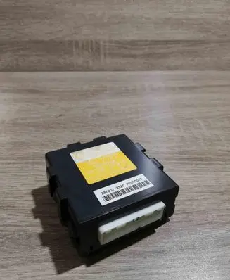 Toyota Corolla Verso AR10 Alarm control unit/module 081900F810