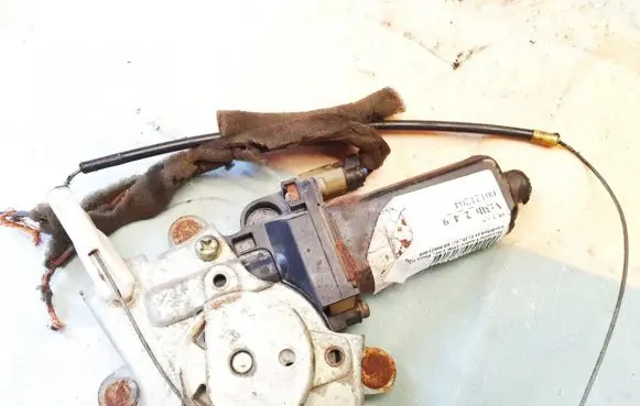 Hyundai Lantra II Rear door window regulator motor 0130821401