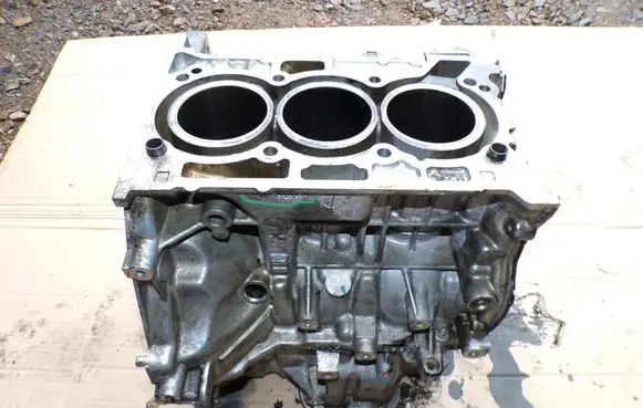 Nissan Juke I F15 Engine block 110119230R