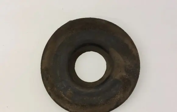Volkswagen PASSAT B8 Rear coil spring rubber mount 5Q0512149A