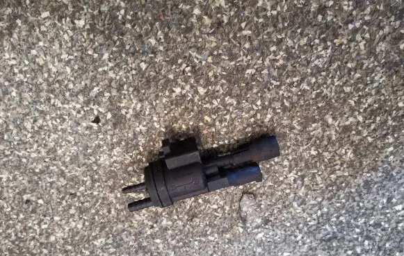 Mercedes-Benz C W204 Turbo solenoid valve 0025401497