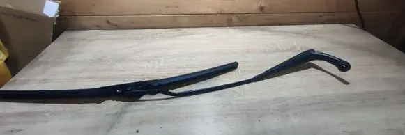 Volkswagen PASSAT B5.5 Windshield/front glass wiper blade 3B1955410
