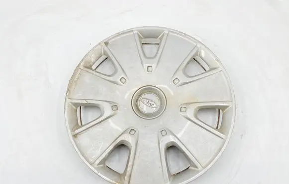 Ford Fiesta R14 wheel hub/cap/trim 6S611130BA