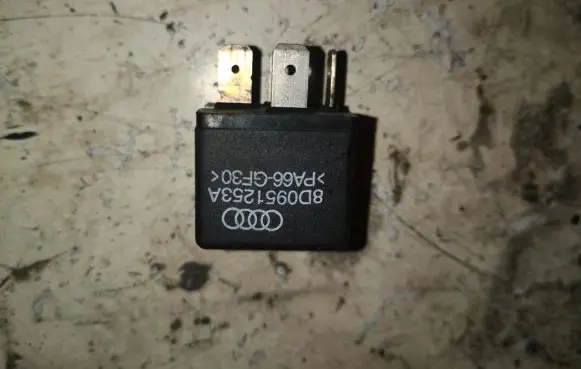 Audi A8 S8 D2 4D Other relay 8D0951253A C2919
