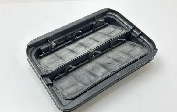 Citroen Jumpy Quarter panel pressure vent 9675506980