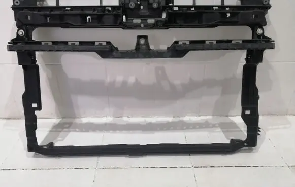 Volkswagen Golf VII Radiator support slam panel