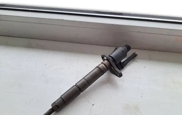 Land Rover Discovery 4 - LR4 Fuel injector 9X2Q9K546DB 0445116013