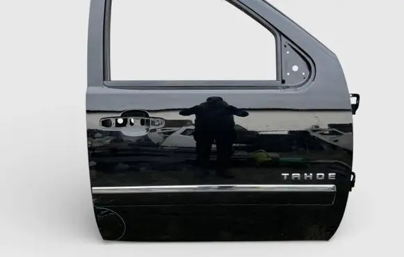 Chevrolet Tahoe Front door 