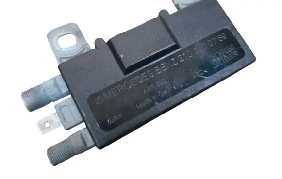 Mercedes-Benz E W210 Antenna control unit 2108200789