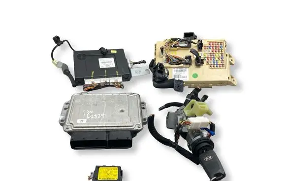 Hyundai i30 Engine ECU kit and lock set 0281019084 391132A930 1039S59681