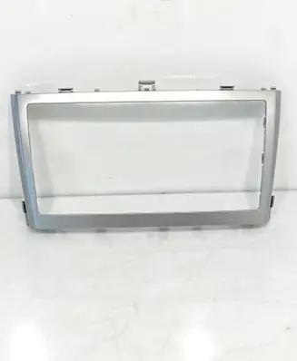 Toyota Avensis T270 Radio/GPS head unit trim 5540505240