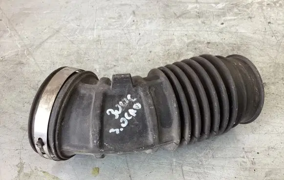 Chrysler 300 - 300C Air intake hose/pipe