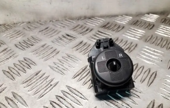 Hyundai Tucson JM Wing mirror switch