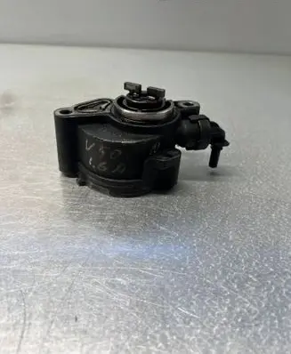 Volvo V50 Vacuum pump D1564613013