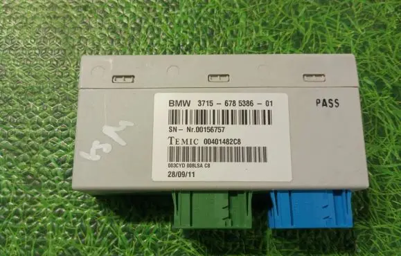 BMW X5M E70 Air suspension control unit module (rear) 6785386 00156757 00401482C8