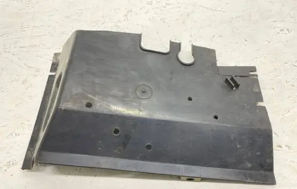 Volkswagen Transporter - Caravelle T4 Battery tray heat shield 7D0915437
