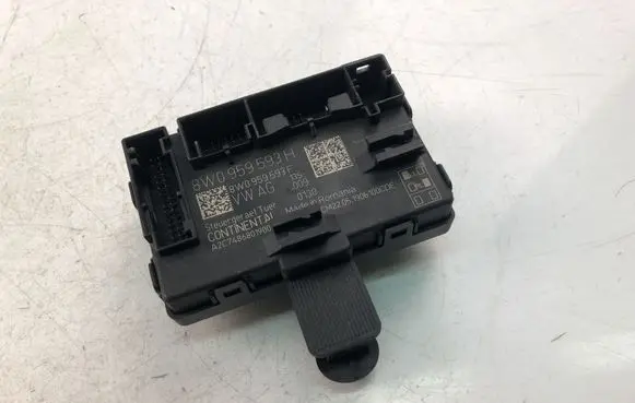 Audi A4 S4 B9 Door control unit/module 8W0959593H
