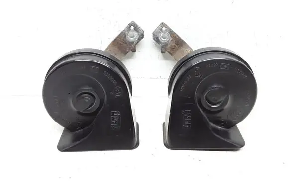 Volvo V70 Horn signal 31276806 31276805