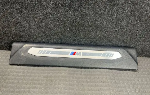 BMW 1 F40 Front sill trim cover 7469183