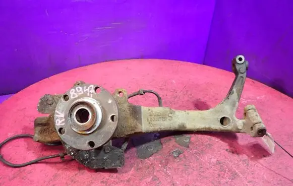 Volkswagen PASSAT B5 Front wheel hub spindle knuckle 8D0407258S