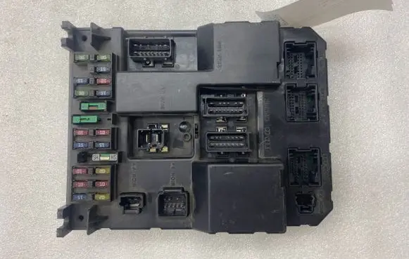 Peugeot 307 Fuse module 9651197680