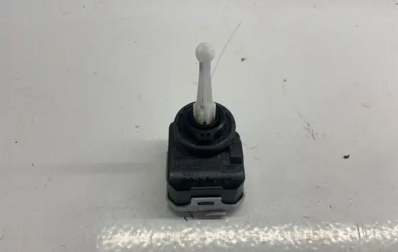 Audi A3 S3 8L Headlight level adjustment motor 007878