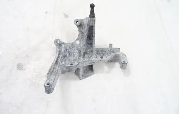 Engine mount bracket