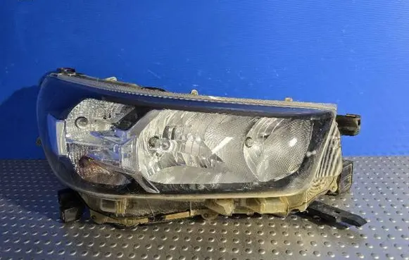 Toyota Hilux VIII Headlight/headlamp