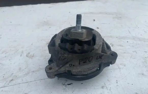 BMW 1 F20 F21 Engine mount bracket 6787658
