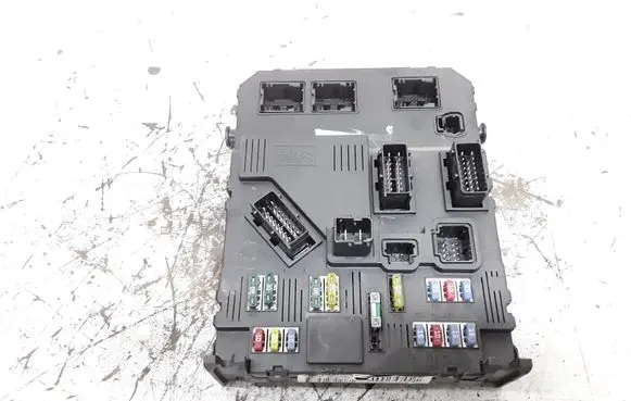 Peugeot 407 Fuse module 9655708380