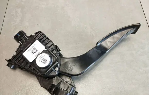 Volkswagen Amarok II Accelerator throttle pedal MB3C9F836AA 2HJ721603