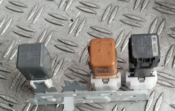 Nissan Qashqai Other relay 24330c9900 252309f915 25230