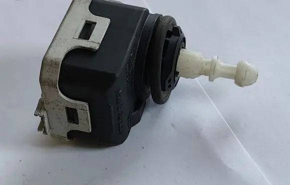 Opel Vectra C Headlight level adjustment motor 00787806