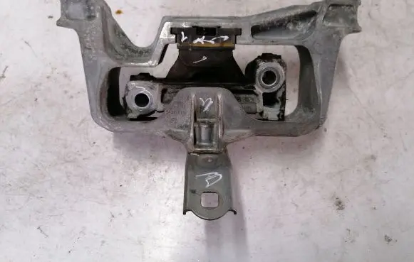 Mercedes-Benz B W246 W242 Engine mount bracket A2462402517